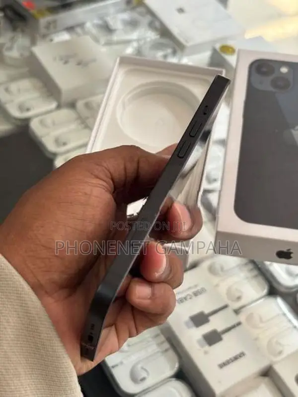 Apple iPhone 13 (Used)