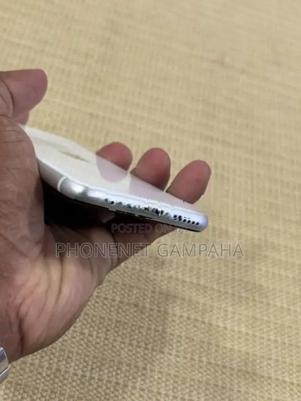 Apple iPhone SE 2 SE2 (Used)