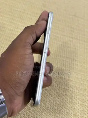 Apple iPhone SE 2 SE2 (Used)