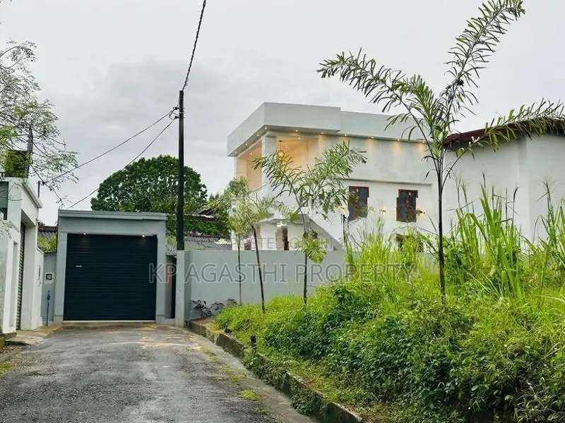 Luxury Property for Sale in Pollheangoda