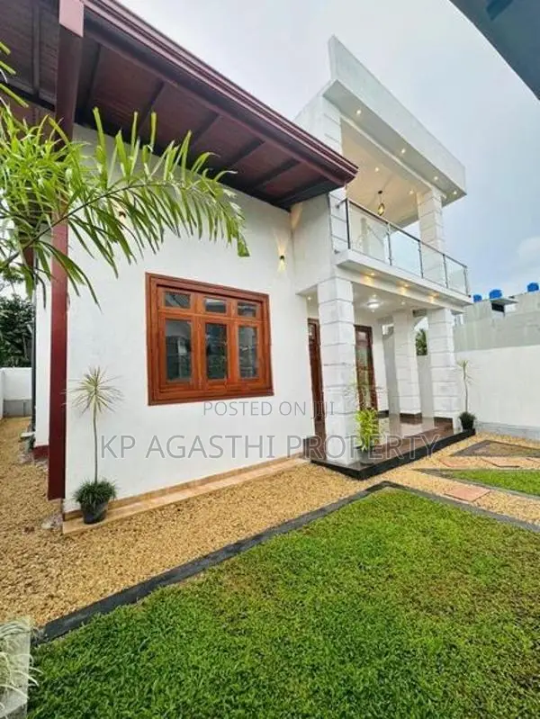 Luxury Property for Sale in Pollheangoda