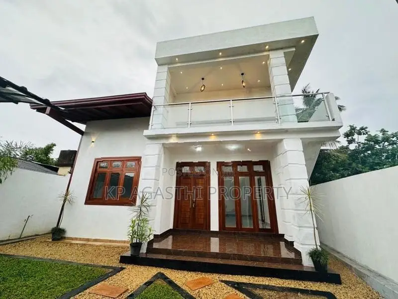 Luxury Property for Sale in Pollheangoda
