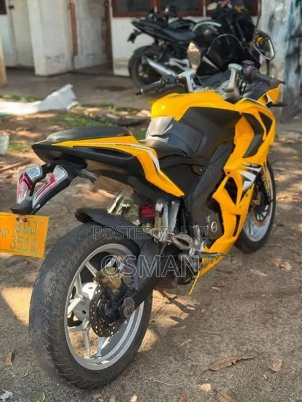 Bajaj Pulsar RS200 2015
