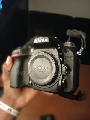 Nikon D7200 Body With 18- 140 Kit Lens