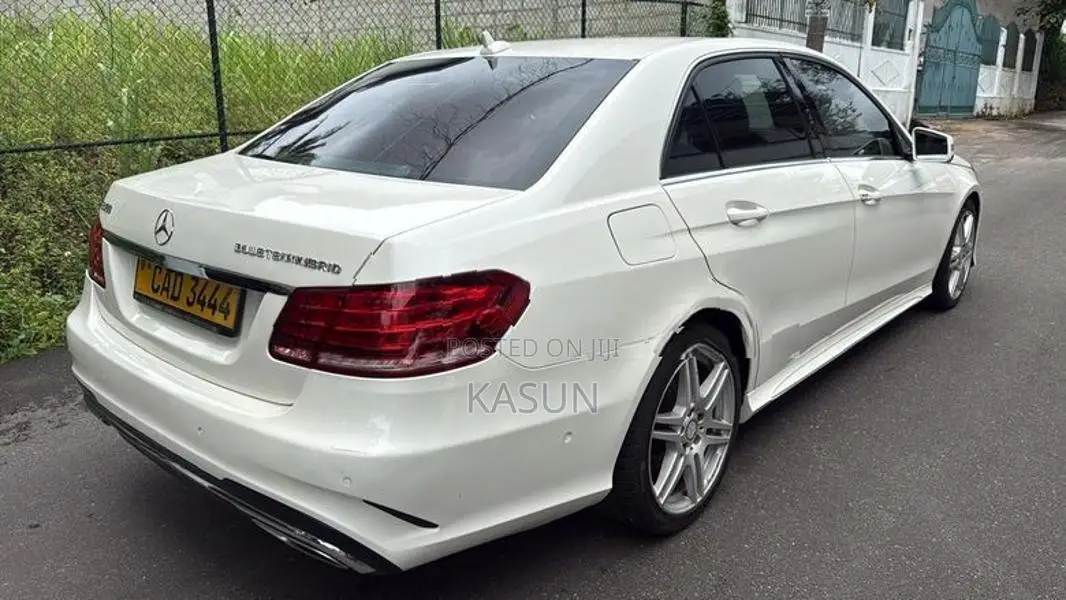 Mercedes Benz E300 Bluetechybrid AMG 2013