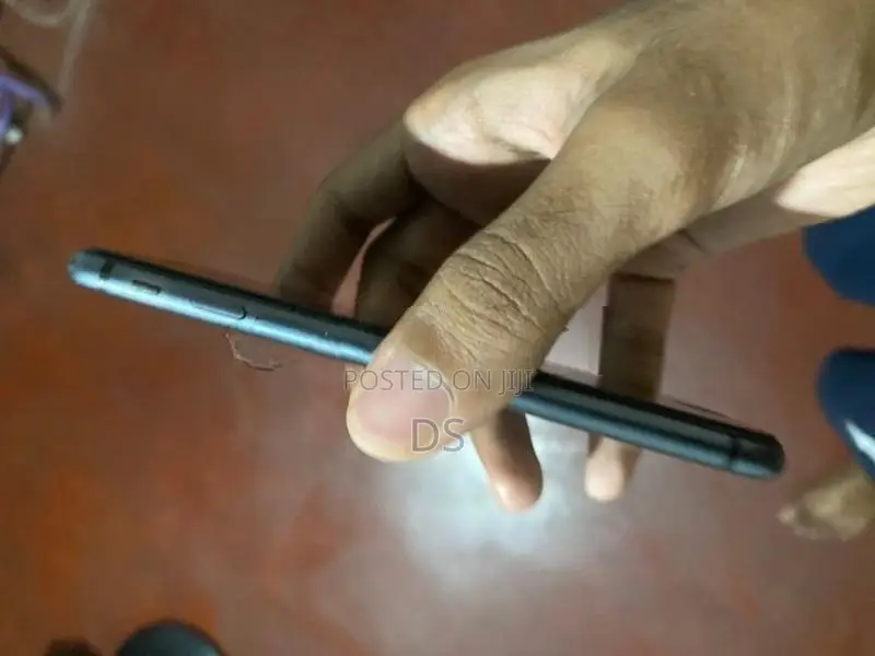 Apple iPhone 8 (Used)