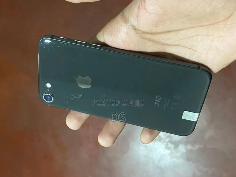 Apple iPhone 8 (Used)