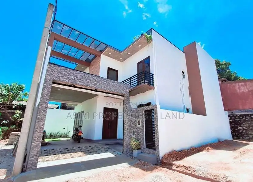 MODERN LUXURY HOUSE FOR SALE IN PILIYANDALA MADAPATHA ROAD