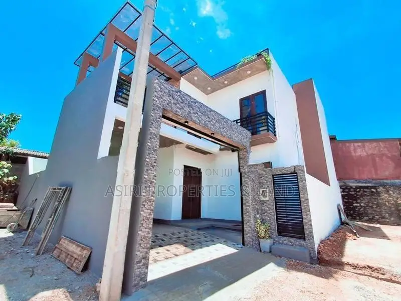 MODERN LUXURY HOUSE FOR SALE IN PILIYANDALA MADAPATHA ROAD
