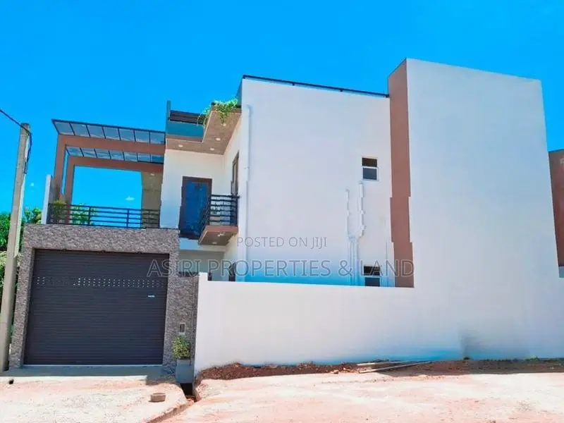 MODERN LUXURY HOUSE FOR SALE IN PILIYANDALA MADAPATHA ROAD