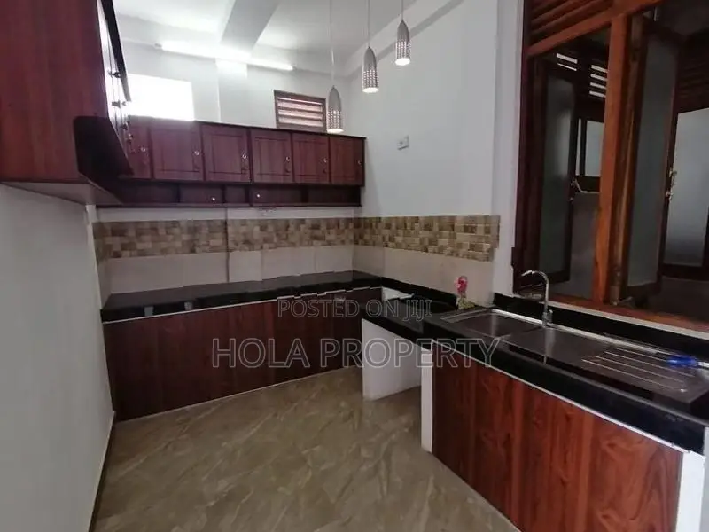 2 BHK AC 2ND Floor Wellawetta NO Lift In Colombo 6