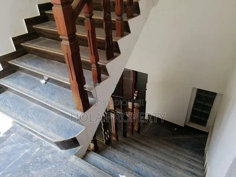 2 BHK AC 2ND Floor Wellawetta NO Lift In Colombo 6