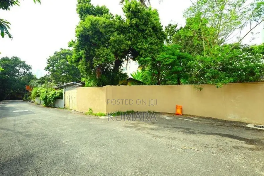 79p Commercial Property For sale in Col 5 (Kirulapone)
