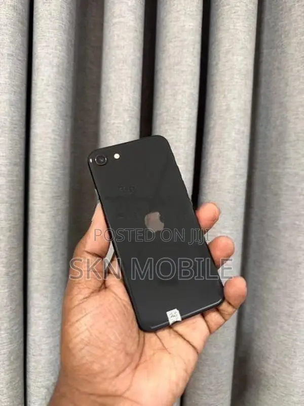 Apple iPhone SE 2 128GB (Used)