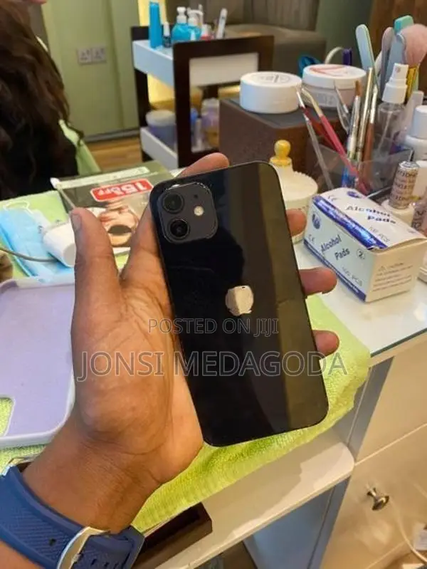 Apple iPhone 12 (Used)