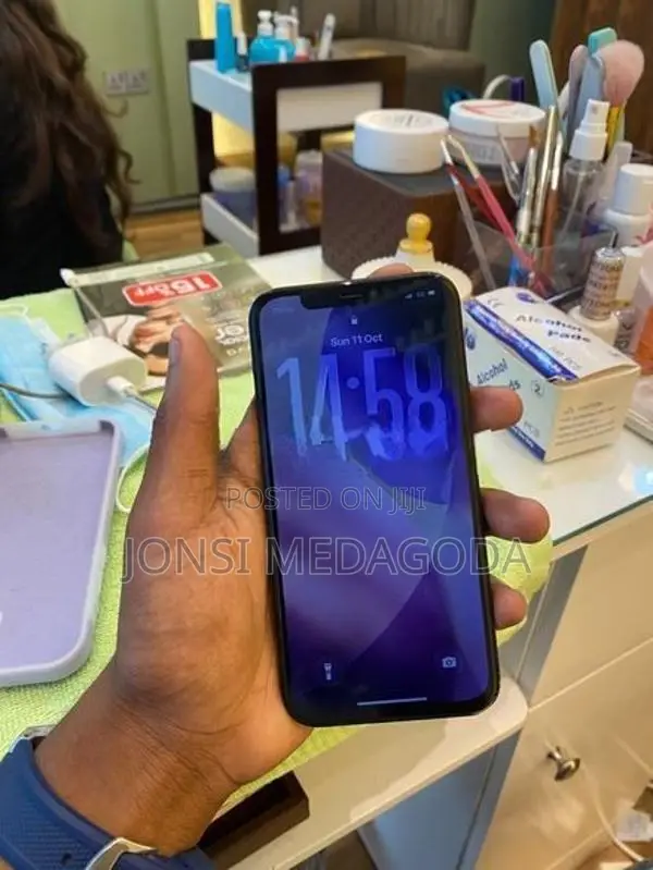 Apple iPhone 12 (Used)
