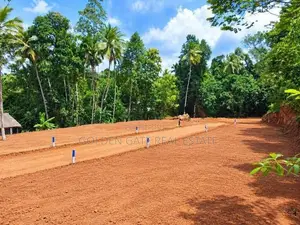 උඩුගම්පොල නගරයෙන් ඉඩමක්