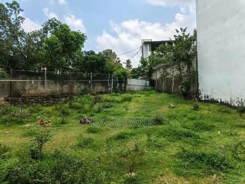 පර්චස් 21 ක ඉඩම කොටස් 2 ක් වශයෙන් විකිණීමට නුගේගොඩ – මිරිහාන