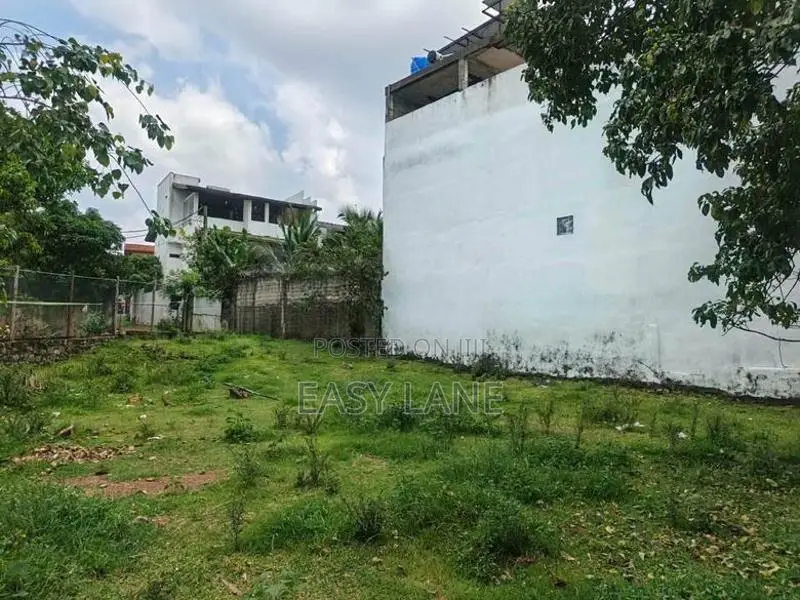 පර්චස් 21 ක ඉඩම කොටස් 2 ක් වශයෙන් විකිණීමට නුගේගොඩ – මිරිහාන