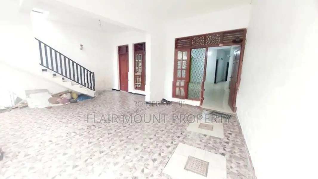 Ground Floor 3bd 2bth house for lease in rathmalana