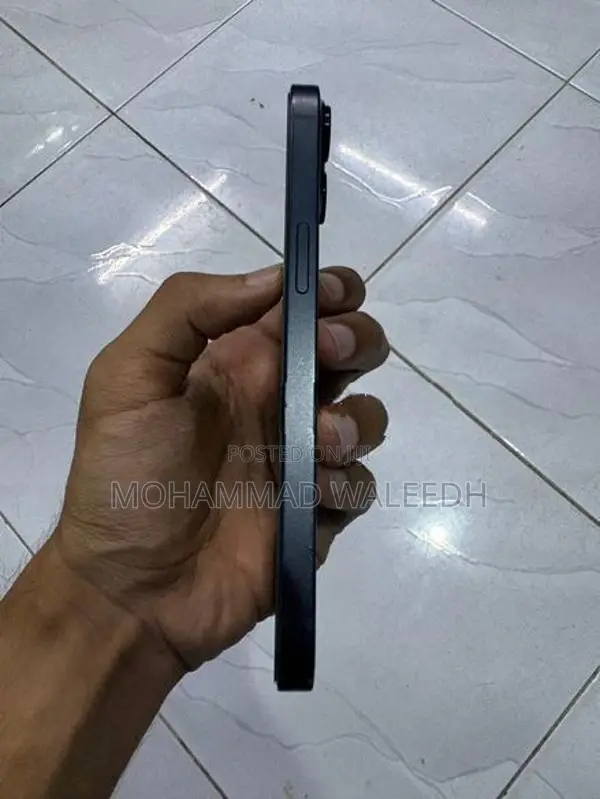 Apple iPhone 13 (Used)