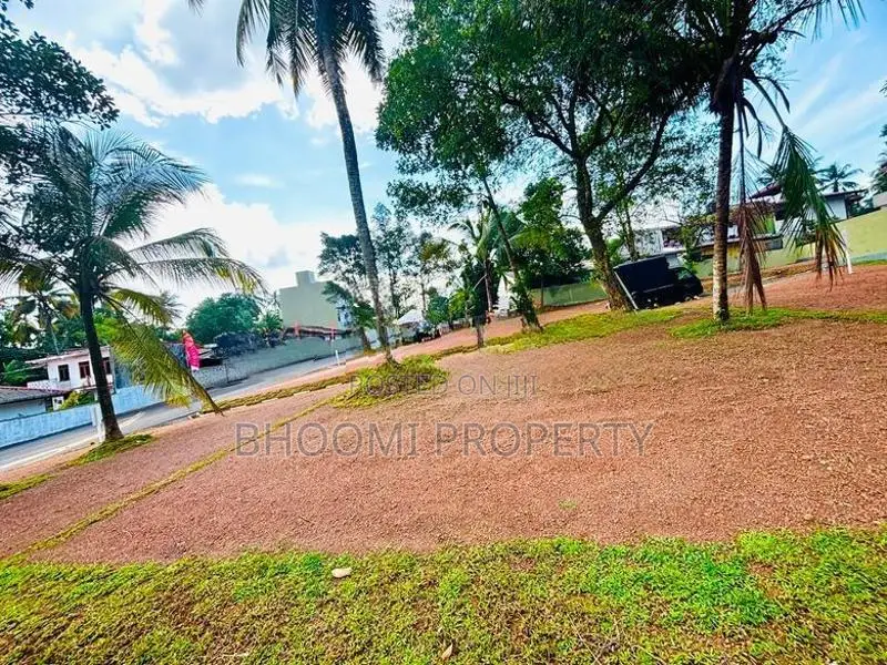 Kesbewa School Lane Land For Sale D