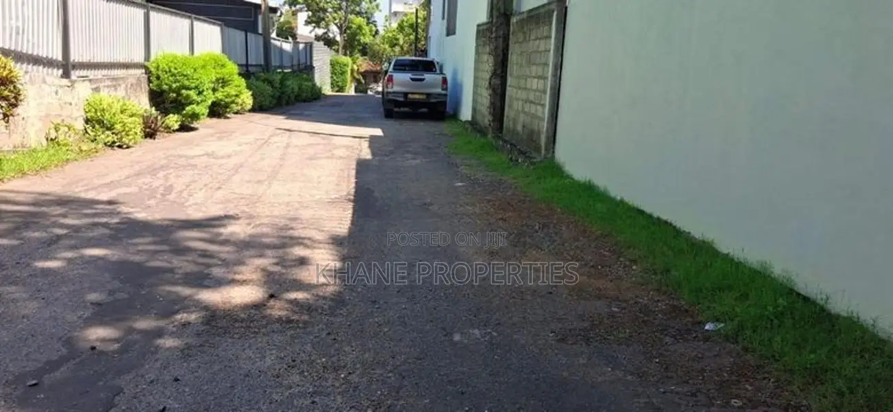 38+ Perches Land for sale at Colombo 5