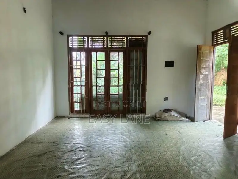 කොස්ගම සාලාව කෑම්ප් එක අසලින් 5bedroom දෙමහල් නිවස In Avissawella