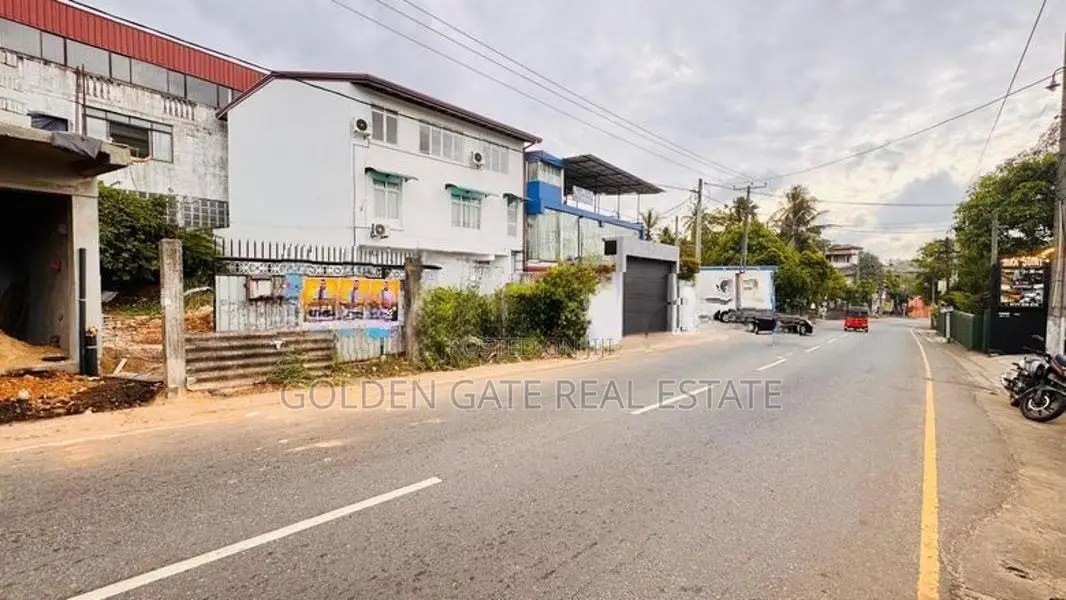 Kadawatha Mahara Business Land for Sale
