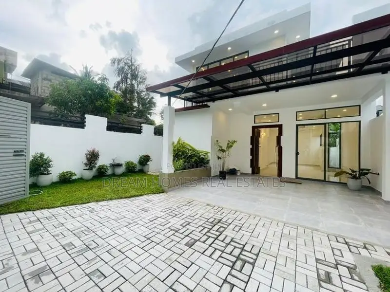 House For Sale In Kottawa With 5 Bathrooms