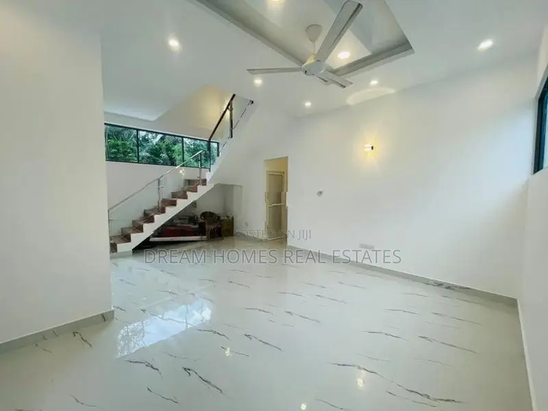 House For Sale In Kottawa With 5 Bathrooms