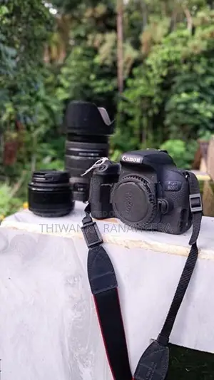 Canon 800D Camera With 50mm Lens 18 - 200