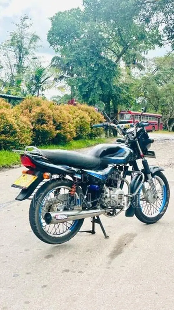 Bajaj CT100 2016