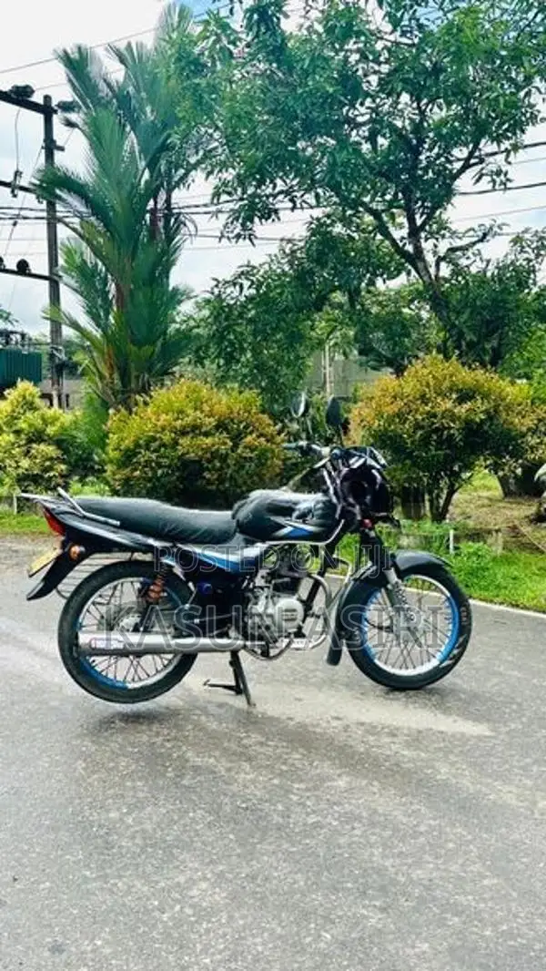 Bajaj CT100 2016