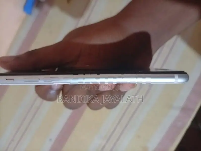 Apple iPhone SE 2 (Used)