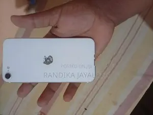 Apple iPhone SE 2 (Used)