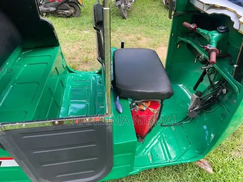Bajaj RE 2000