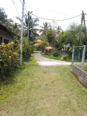 මීගමුව - කිඹුලාපිටිය අවටින් පර්චස් 10ක් විකිණීමට ඇත.