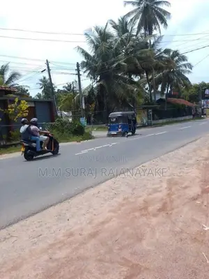 මීගමුව - කිඹුලාපිටිය අවටින් පර්චස් 10ක් විකිණීමට ඇත.
