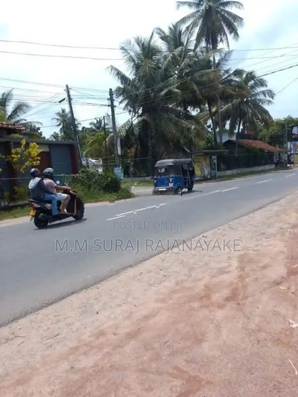 මීගමුව - කිඹුලාපිටිය අවටින් පර්චස් 10ක් විකිණීමට ඇත.