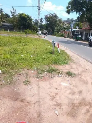 මීගමුව - කිඹුලාපිටිය අවටින් පර්චස් 10ක් විකිණීමට ඇත.