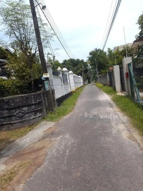 මීගමුව - කිඹුලාපිටිය අවටින් පර්චස් 10ක් විකිණීමට ඇත.