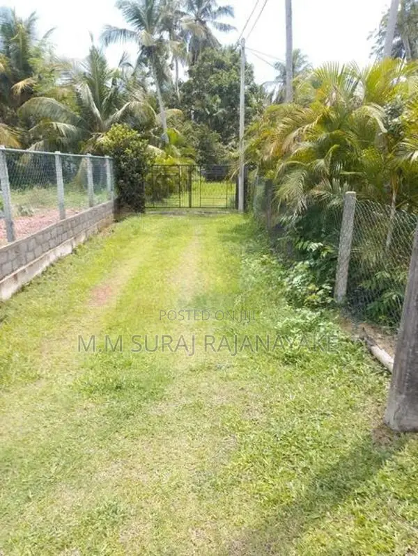 මීගමුව - කිඹුලාපිටිය අවටින් පර්චස් 10ක් විකිණීමට ඇත.