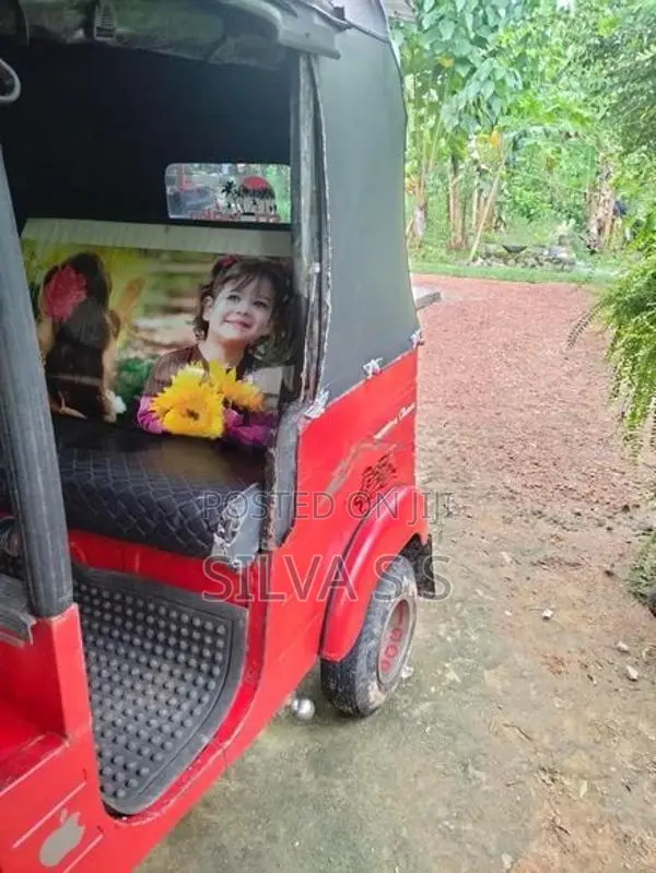 Bajaj RE 2016