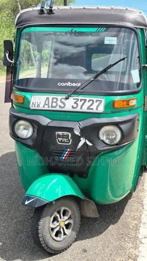 Bajaj RE 2018