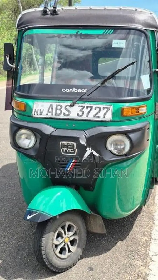 Bajaj RE 2018