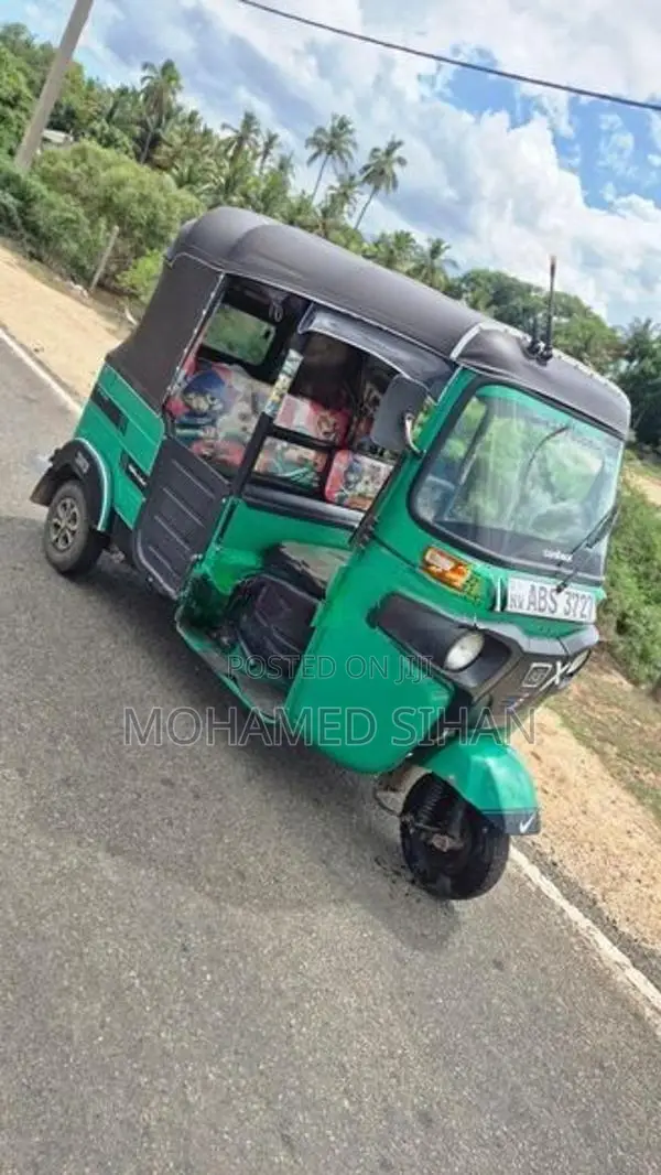 Bajaj RE 2018