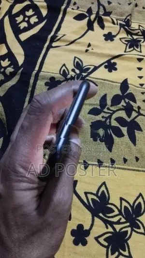 Apple iPhone SE 2 (Used)