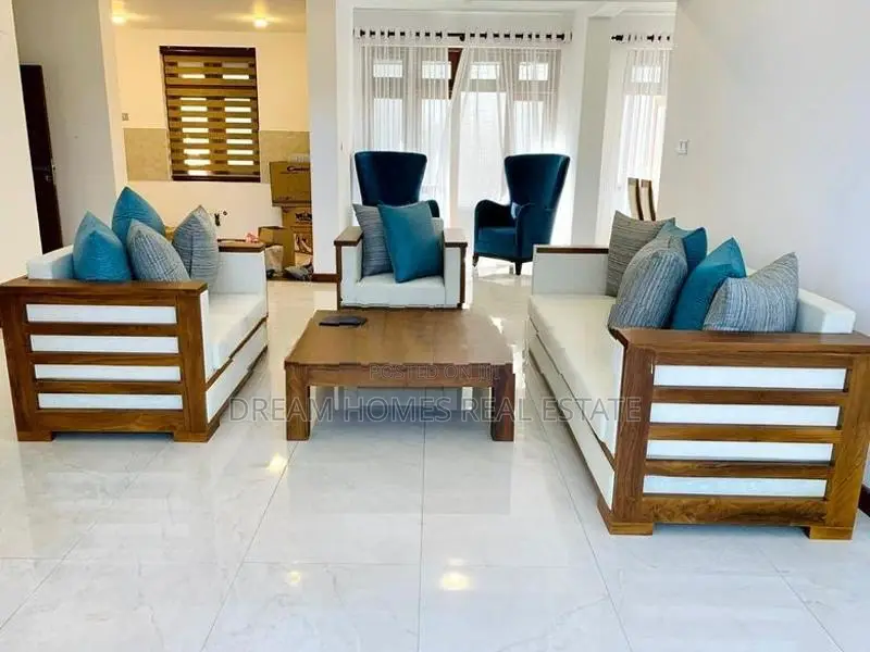 Luxury House for Sale in Akuregoda