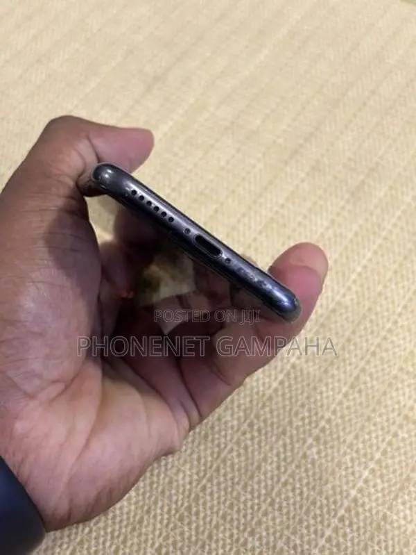 Apple iPhone 8 (Used)